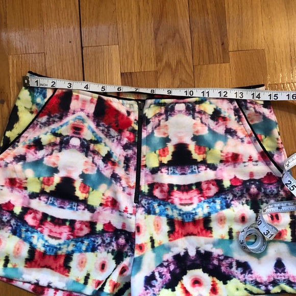 MINKPINK shorts size medium - Picture 4 of 7